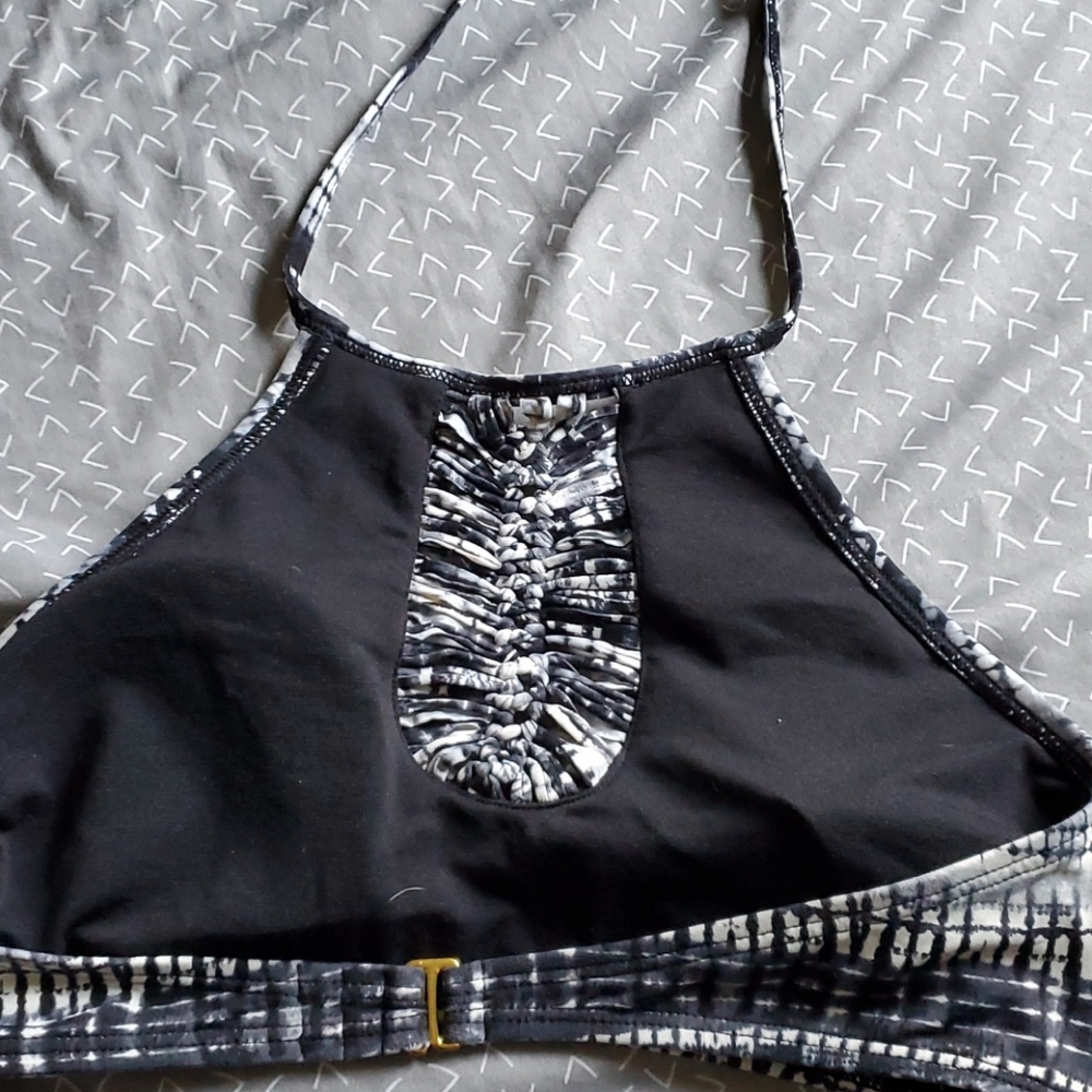 Swimsuit top - Picture 2 of 2